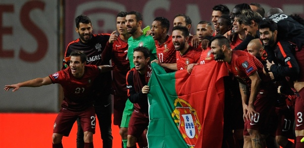 Seleção de Portugal comemora classificação para a Eurocopa de 2016
