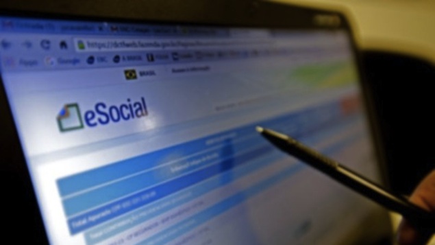 Para a emissão da guia unificada, o empregador deve acessar a página do eSocial na Internet