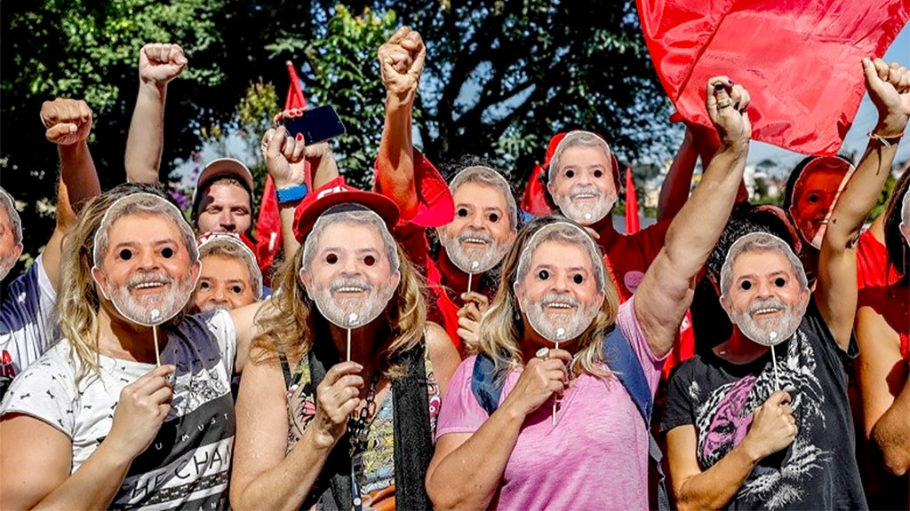 Sozinho em sua cela, Lula ouvirá cantigas do acampamento na noite de Natal  - Correio do Brasil