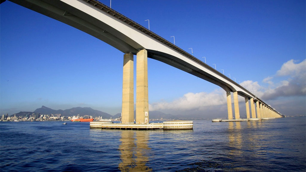 Pilares da Ponte Rio-Niterói têm sofrido desgastes, segundo vídeo feito por pescadores