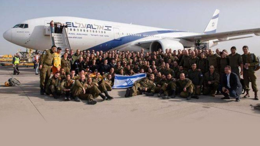 Militares de Israel posam para foto ao pousar no Brasil para missão de resgate em Brumadinho