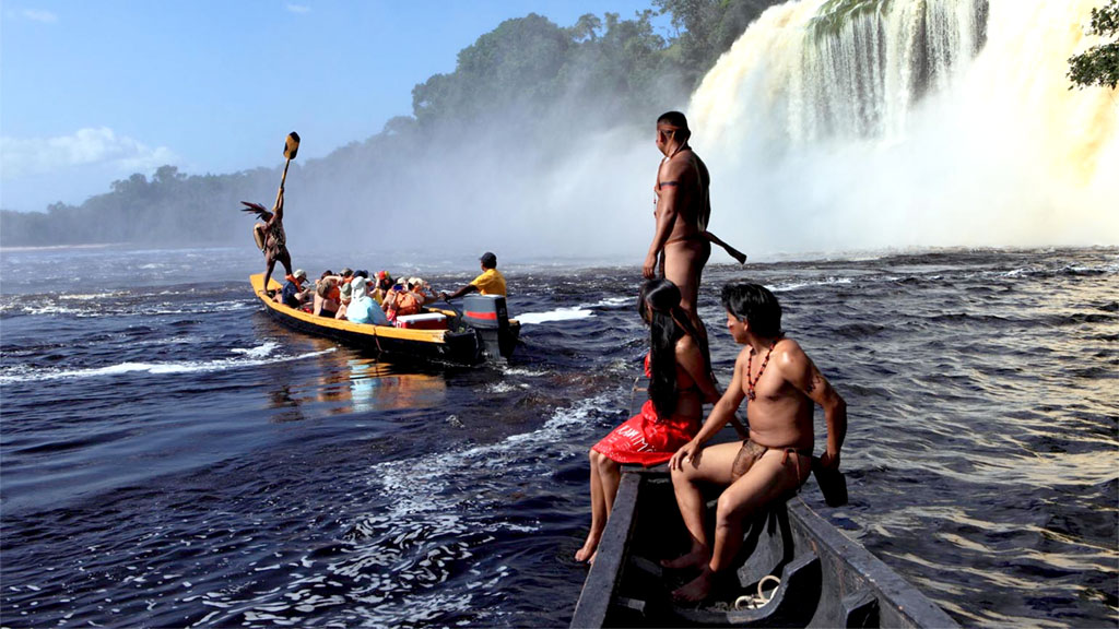 Parte da fronteira da Venezuela com o Brasil é de rios, por onde entrariam as armas para a ultradireita