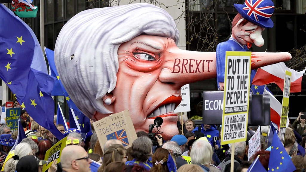 A premiê Theresa May foi o alvo principal das criticas dos britânicos contrários ao Brexit
