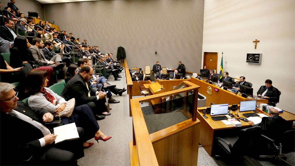 Os ministros do STJ votaram, unanimemente, pela redução da pena de prisão do ex-presidente Lula