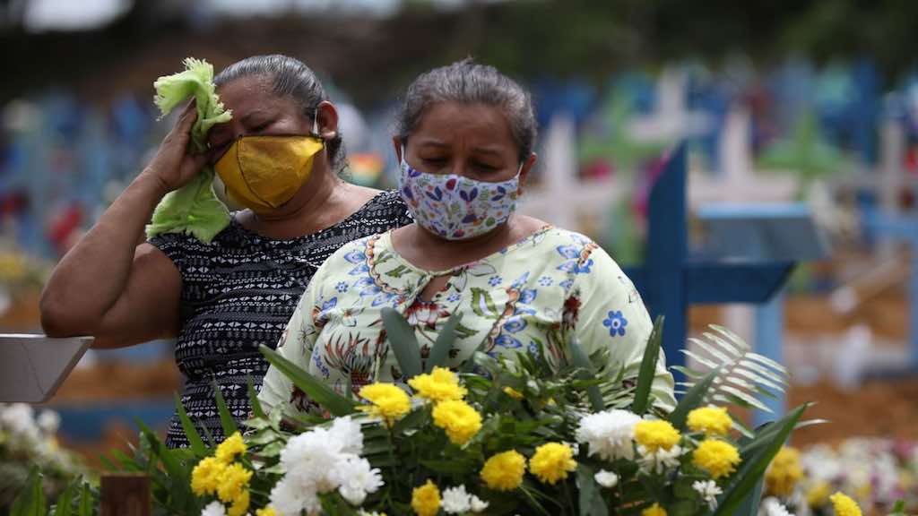 O Ministério da Saúde informou que a primeira morte por covid-19 no Brasil aconteceu no dia 12 de março, em São Paulo