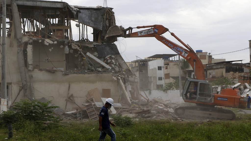 Desde quarta-feira, foram demolidas 12 construções irregulares