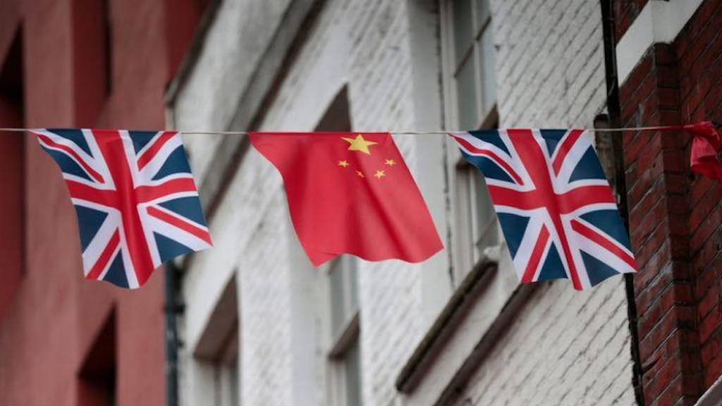 Bandeiras da China e do Reino Unido 