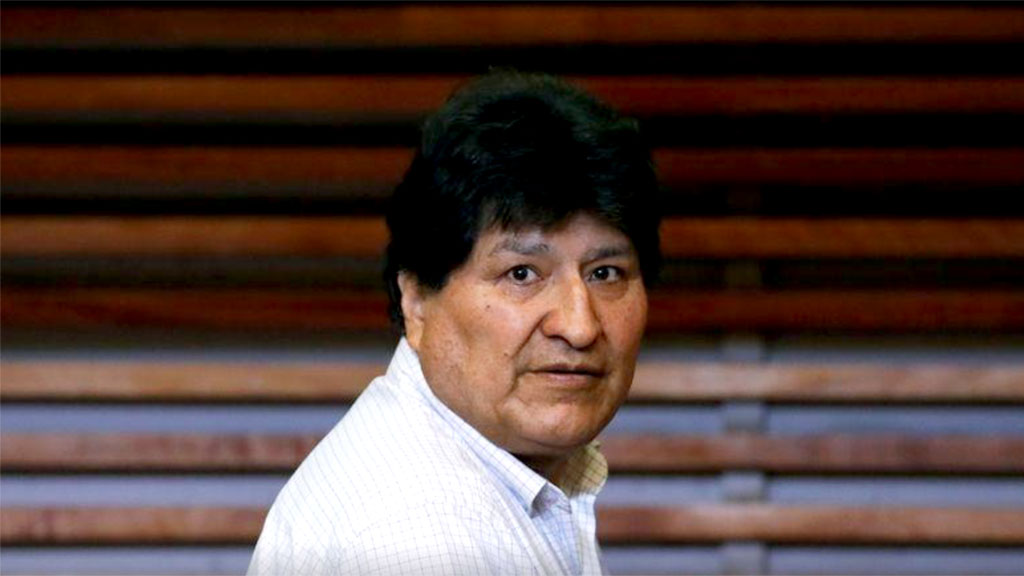 Evo Morales comemora a vitória nas eleições presidenciais da Bolívia com uma viagem a Caracas