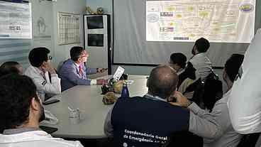 Hospital Souza Aguiar recebe visita da equipe do G20 Social Brasil