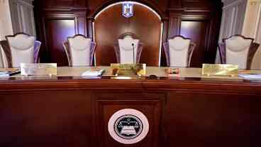 Romênia ordena recontagem de votos da eleição presidencial