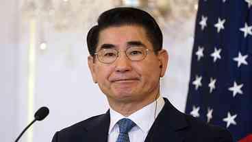 Ex-ministro sul-coreano tenta cometer suicídio na prisão