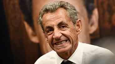 Nicolas Sarkozy terá que usar tornozeleira eletrônica