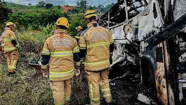 Acidente em rodovia em Minas Gerais deixa quase 40 mortos