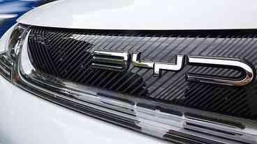 Ministério Público interdita obra de fábrica da BYD por trabalho escravo