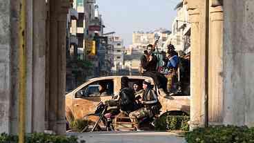 Autoridades sírias anunciam acordo para dissolução de facções armadas