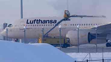 Frankfurt e Munique têm voos cancelados devido a neve e gelo