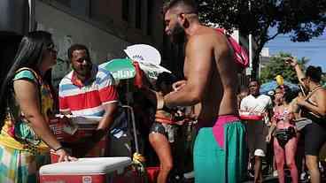 Riotur credencia 15 mil vendedores no Carnaval de Rua