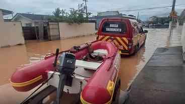 Temporais deixam 781 desabrigados em Santa Catarina