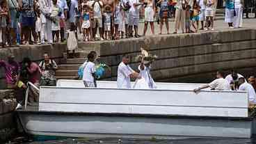 Fiéis celebram Dia de Iemanjá em cerimônias no Rio de Janeiro