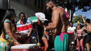 Ambulantes terão ‘creche’ para deixar os filhos no carnaval carioca