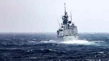 Navio de guerra do Canadá cruza o Estreito de Taiwan e irrita os chineses