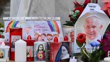 Fiéis rezam pela recuperação de Francisco, internado em estado crítico