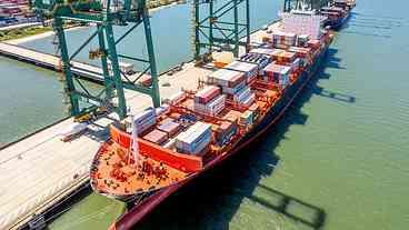 Portos de SC Recebem Supernavios com Investimento de R$ 300M