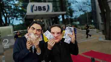 Ativistas do Greenpeace Presos Após Protesto na JBS