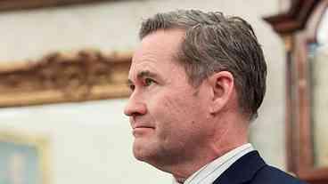 App de Assessor de Trump Suspende Serviço Após Invasão