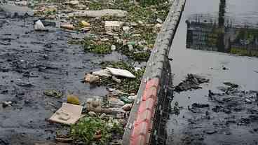 Chorume Contamina Baía de Guanabara Diariamente