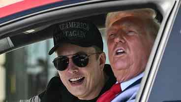 Justiça bloqueia demissões em massa de Trump