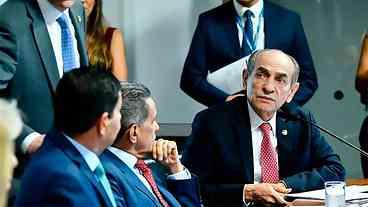 CCJ do Senado vota fim da reeleição para presidentes