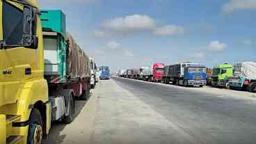 Ajuda Humanitária em Gaza: Israel Libera 100 Caminhões