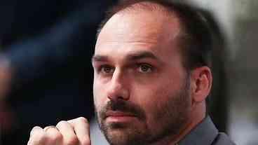 PGR pede inquérito e prisão preventiva de Eduardo Bolsonaro