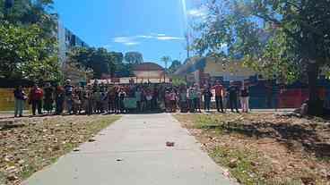 Greve de professores denuncia precarização da educação pública no DF