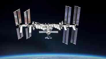 Tripulação da Índia, Polônia e Hungria decola para a EEI