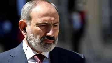 Premiê da Armênia denuncia golpe articulado por arcebispo