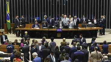 A crise brasileira e o Parlamento anão