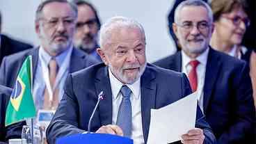 Lula empossa Brasil no Mercosul em Buenos Aires