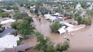 Buscas no Texas: Esperanças diminuem após enchentes