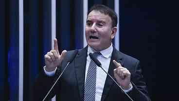 Prefeito de Palmas em prisão domiciliar após infarto