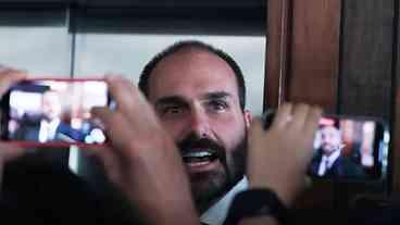 Eduardo Bolsonaro não renuncia e fala sobre mandato