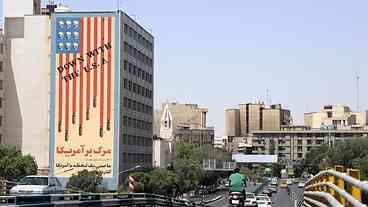 Irã Retoma Diálogo Nuclear com Países Europeus