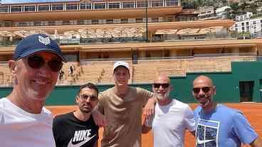 Sinner Retoma Parceria com Preparador Envolvido em Doping