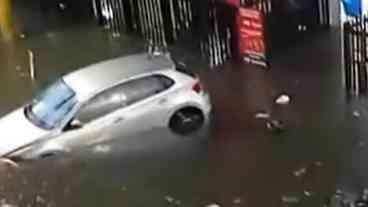 Alagamentos na Baixada Santista após Temporal