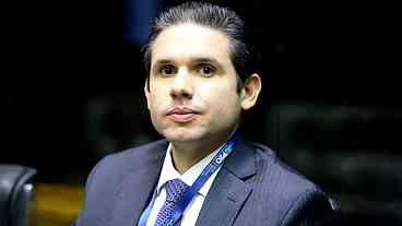 Motta toma atitude contra deputados insurretos