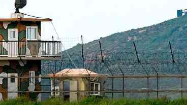 Coreia do Norte Desmonta Alto-Falantes na Fronteira