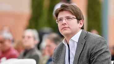 Senador Miguel Uribe morre após atentado em comício