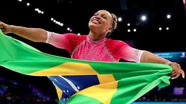 Rebeca Andrade encerra provas de solo na ginástica