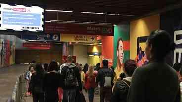 Falha na CPTM causa aglomeração nas estações